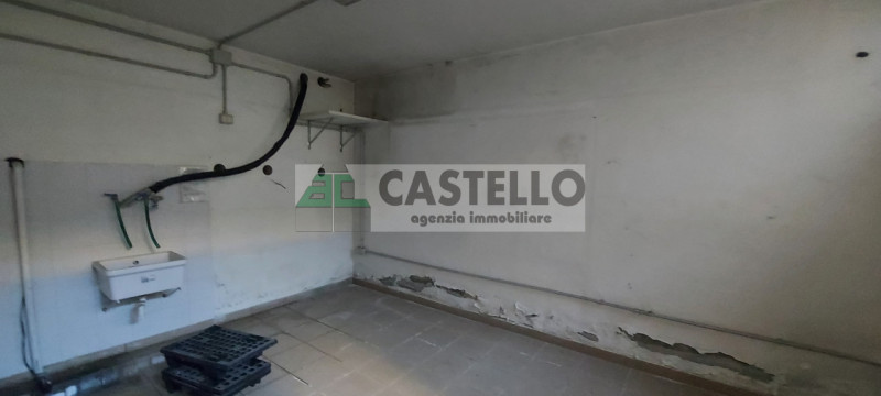 Vigonza Peraga in contesto commerciale direzionale proponiamo negozio di mq.110 circa + 35 mq di ...