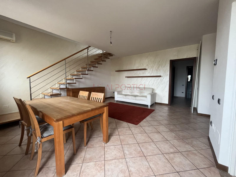 PIOVE DI SACCO CENTRO STORICO– APPARTAMENTO su 2 livelli posto al secondo ed ultimo piano in pala...