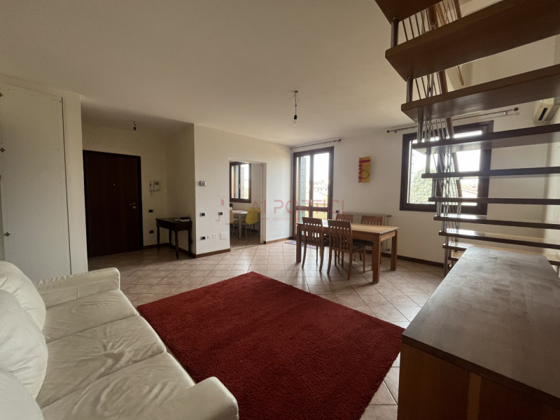 PIOVE DI SACCO CENTRO STORICO– APPARTAMENTO su 2 livelli posto al secondo ed ultimo piano in pala...