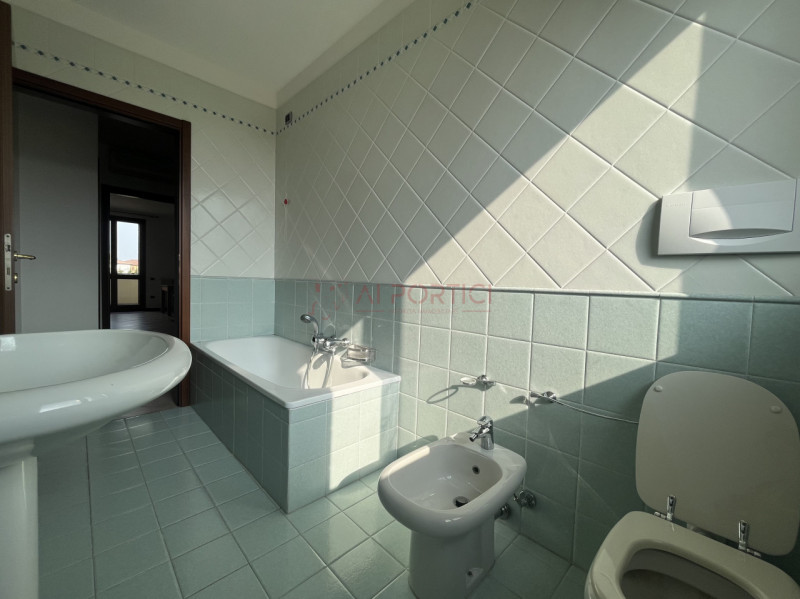 PIOVE DI SACCO CENTRO STORICO– APPARTAMENTO su 2 livelli posto al secondo ed ultimo piano in pala...