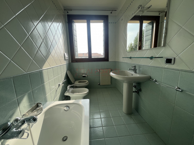 PIOVE DI SACCO CENTRO STORICO– APPARTAMENTO su 2 livelli posto al secondo ed ultimo piano in pala...