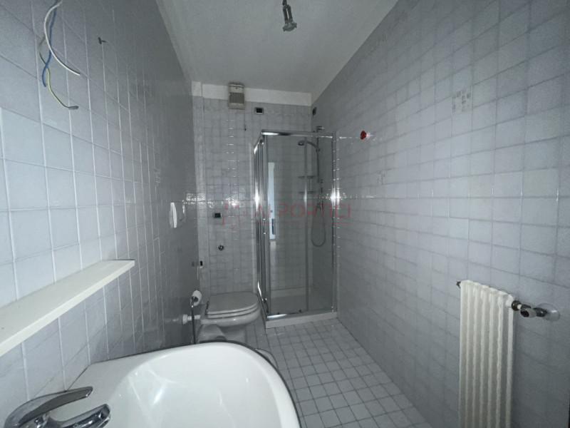 PIOVE DI SACCO CENTRO STORICO– APPARTAMENTO su 2 livelli posto al secondo ed ultimo piano in pala...