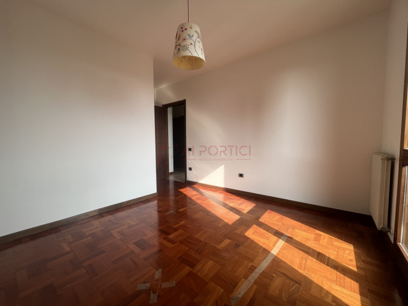 PIOVE DI SACCO CENTRO STORICO– APPARTAMENTO su 2 livelli posto al secondo ed ultimo piano in pala...