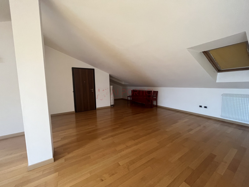 PIOVE DI SACCO CENTRO STORICO– APPARTAMENTO su 2 livelli posto al secondo ed ultimo piano in pala...