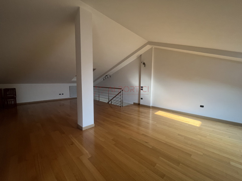 PIOVE DI SACCO CENTRO STORICO– APPARTAMENTO su 2 livelli posto al secondo ed ultimo piano in pala...