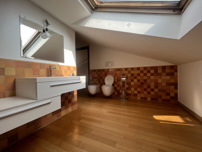 PIOVE DI SACCO CENTRO STORICO– APPARTAMENTO su 2 livelli posto al secondo ed ultimo piano in pala...