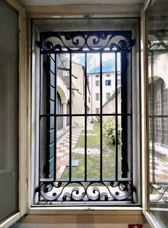 (Per INFO Monica 3482688677) A Padova, in centro città, comodo alle piazze e nelle vicinanze del ...