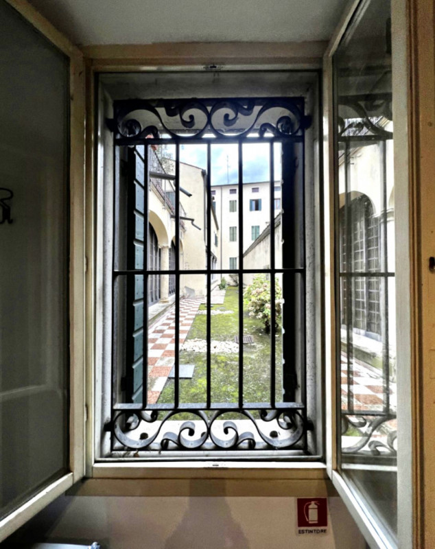 (Per INFO Monica 3482688677) A Padova, in centro città, comodo alle piazze e nelle vicinanze del ...