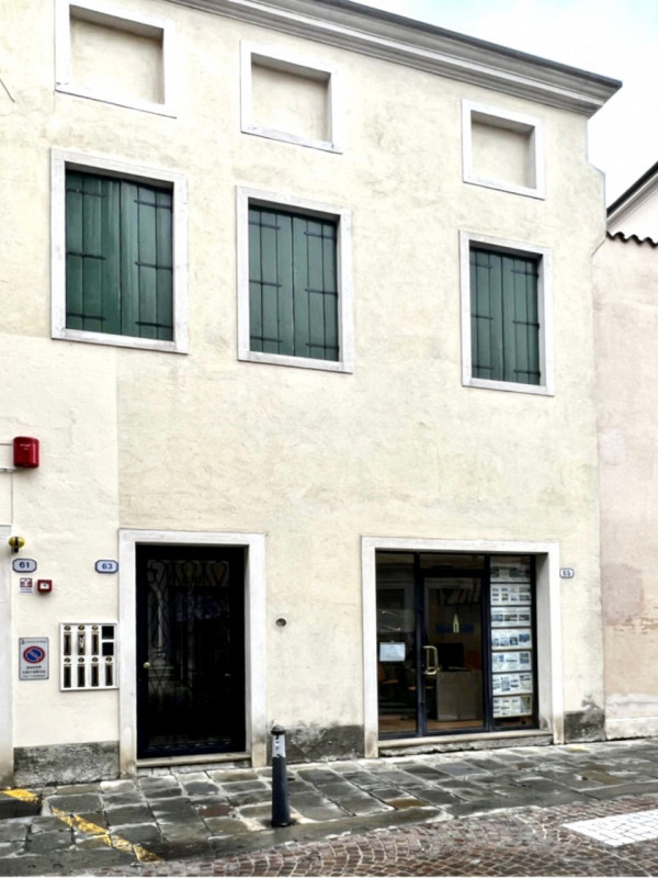 (Per INFO Monica 3482688677) A Padova, in centro città, comodo alle piazze e nelle vicinanze del ...