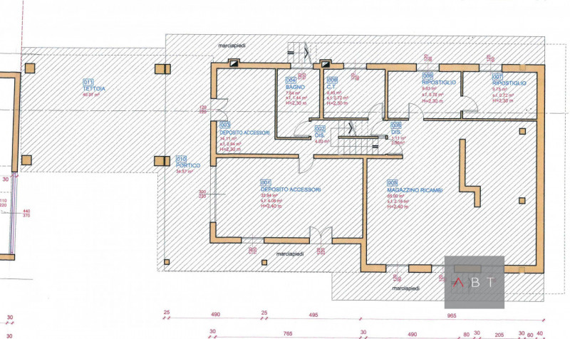 Casa singola composta di: ingresso, cucina, pranzo, soggiorno, tre camere, due bagni, centrale te...