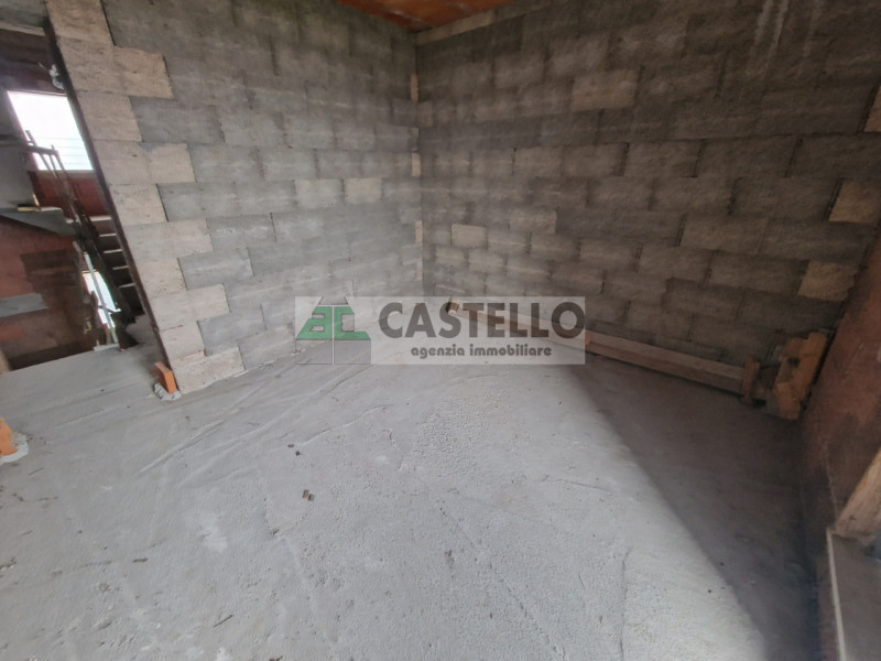 San Giorgio delle Pertiche bifamiliare AL GREZZO di ~170mq netti, con ~350mq di giardino/scoperto...