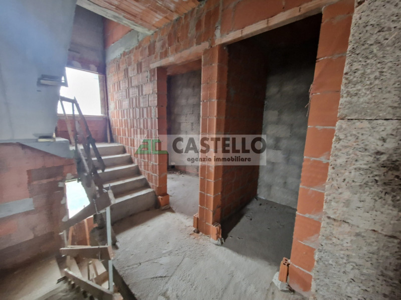 San Giorgio delle Pertiche bifamiliare AL GREZZO di ~170mq netti, con ~350mq di giardino/scoperto...