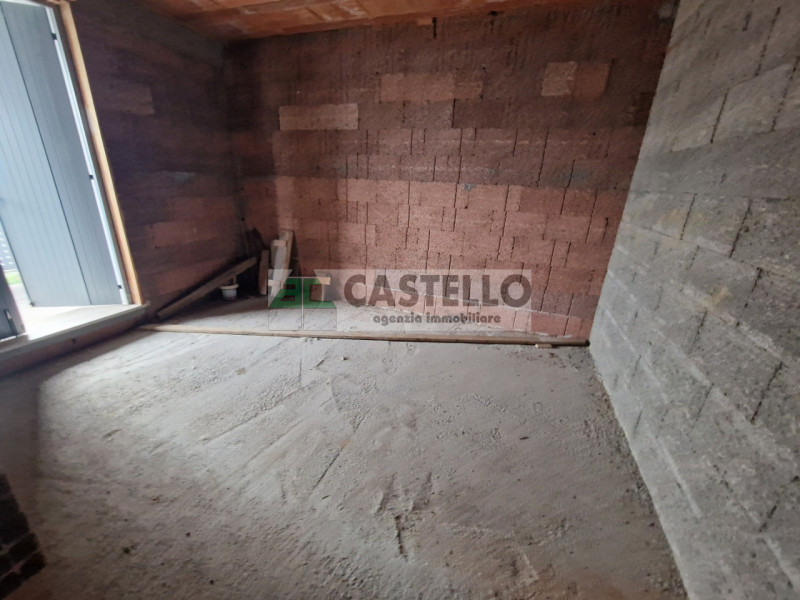 San Giorgio delle Pertiche bifamiliare AL GREZZO di ~170mq netti, con ~350mq di giardino/scoperto...