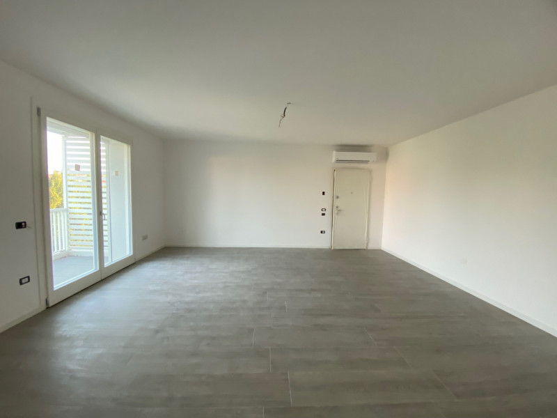 In zona richiesta e comoda a tutti i servizi, si propone ultimo appartamento su elegante palazzin...