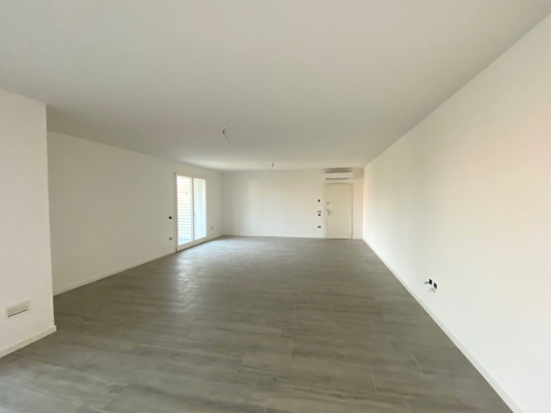 In zona richiesta e comoda a tutti i servizi, si propone ultimo appartamento su elegante palazzin...