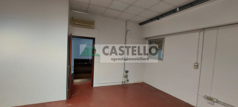 Campodarsego proponiamo capannone in zona residenziale, diviso in più ambienti, di circa 300mq co...