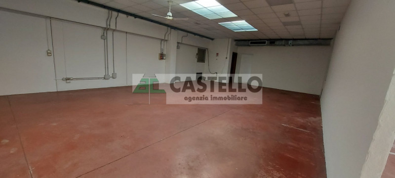 Campodarsego proponiamo capannone in zona residenziale, diviso in più ambienti, di circa 300mq co...