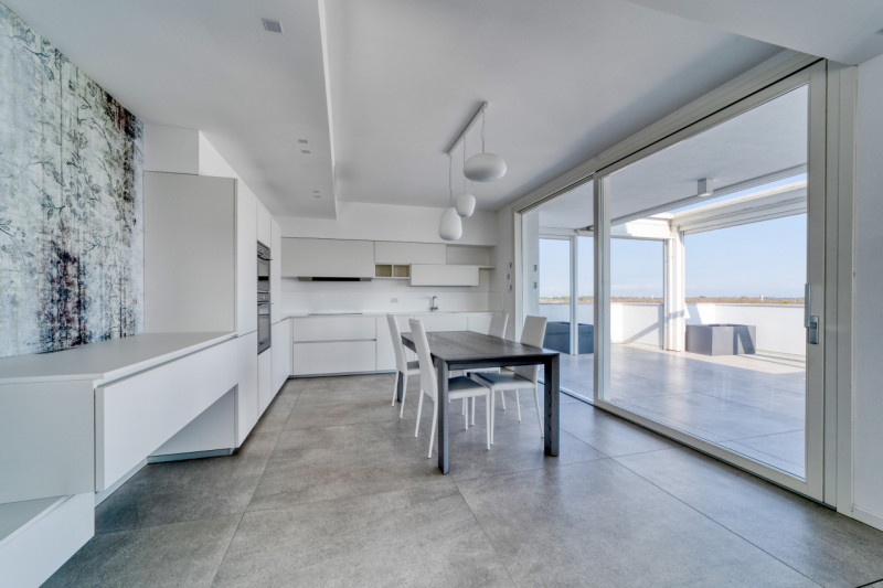 VIGONZA Zona Perarolo. ATTICO recentissimo, come nuovo, fra i più prestigiosi della zona di Vigon...