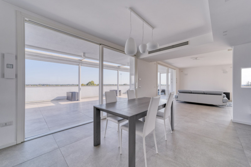 VIGONZA Zona Perarolo. ATTICO recentissimo, come nuovo, fra i più prestigiosi della zona di Vigon...