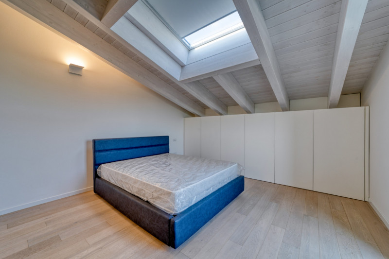 VIGONZA Zona Perarolo. ATTICO recentissimo, come nuovo, fra i più prestigiosi della zona di Vigon...