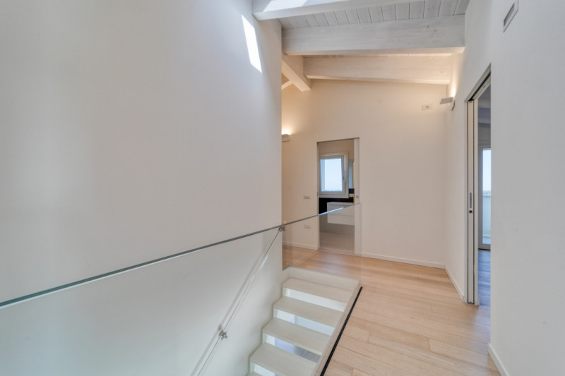 VIGONZA Zona Perarolo. ATTICO recentissimo, come nuovo, fra i più prestigiosi della zona di Vigon...