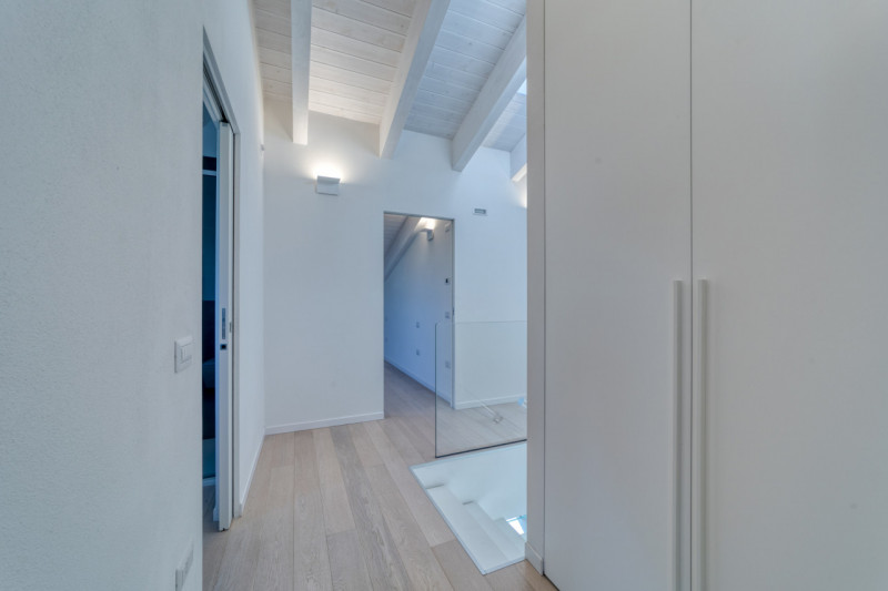 VIGONZA Zona Perarolo. ATTICO recentissimo, come nuovo, fra i più prestigiosi della zona di Vigon...