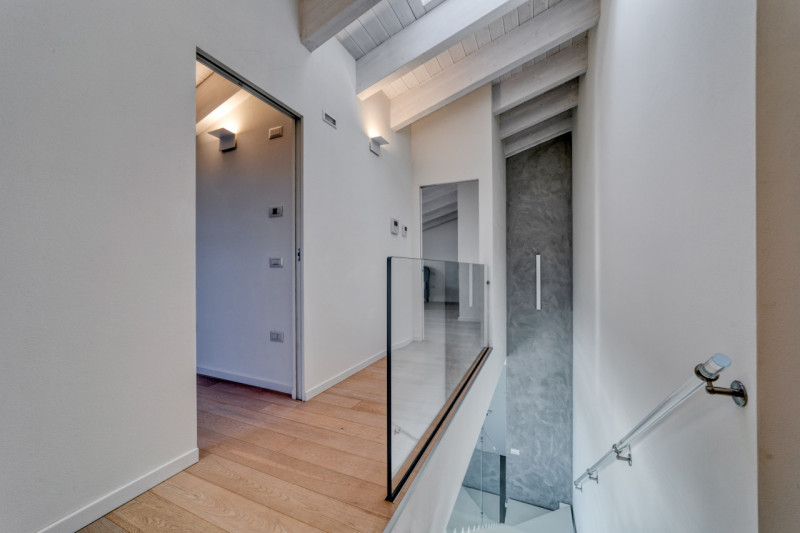 VIGONZA Zona Perarolo. ATTICO recentissimo, come nuovo, fra i più prestigiosi della zona di Vigon...