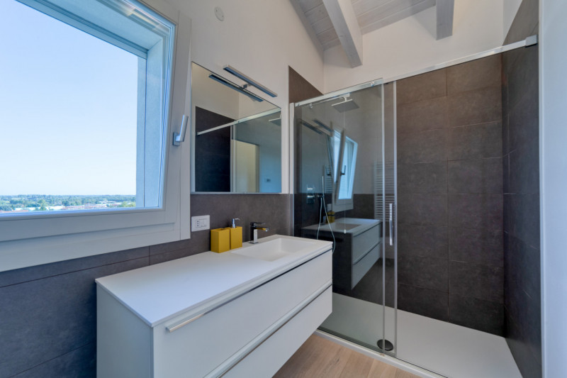 VIGONZA Zona Perarolo. ATTICO recentissimo, come nuovo, fra i più prestigiosi della zona di Vigon...