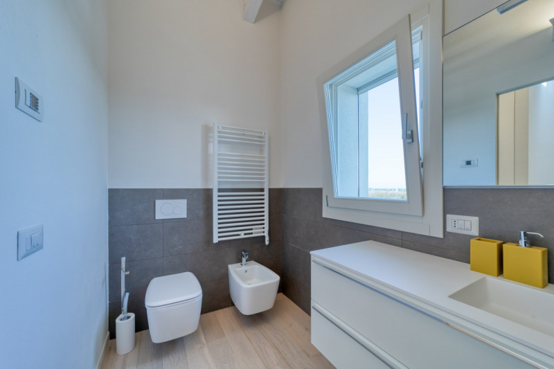 VIGONZA Zona Perarolo. ATTICO recentissimo, come nuovo, fra i più prestigiosi della zona di Vigon...