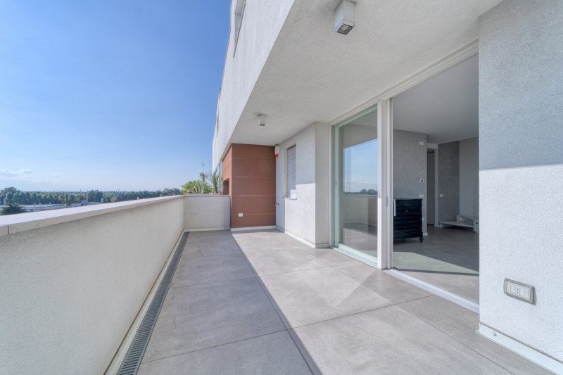 VIGONZA Zona Perarolo. ATTICO recentissimo, come nuovo, fra i più prestigiosi della zona di Vigon...