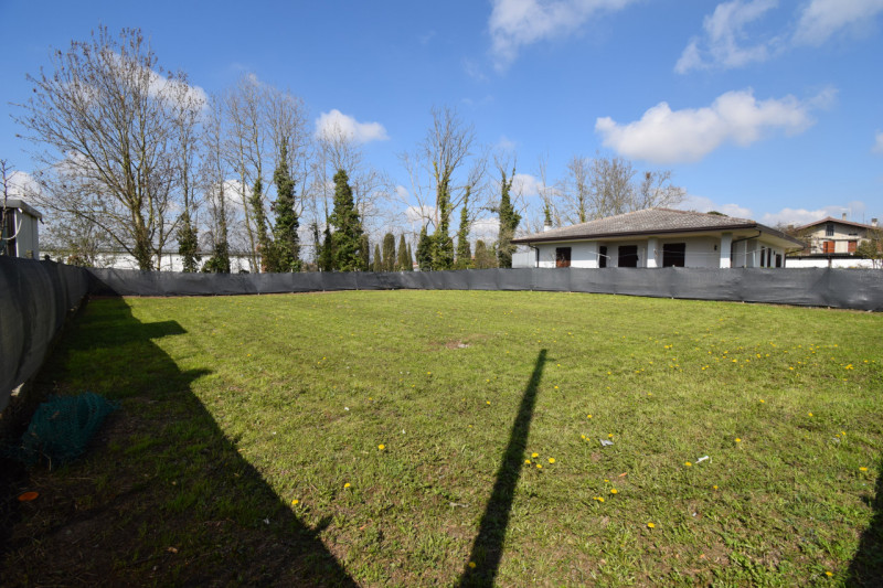 Bojon di CAMPOLONGO MAGGIORE - Proponiamo in vendita TERRENO EDIFICABILE residenziale situato nel...