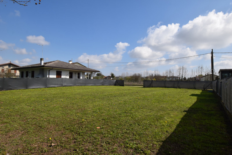 Bojon di CAMPOLONGO MAGGIORE - Proponiamo in vendita TERRENO EDIFICABILE residenziale situato nel...
