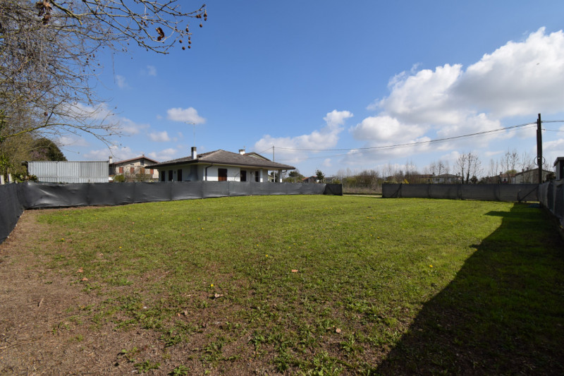 Bojon di CAMPOLONGO MAGGIORE - Proponiamo in vendita TERRENO EDIFICABILE residenziale situato nel...
