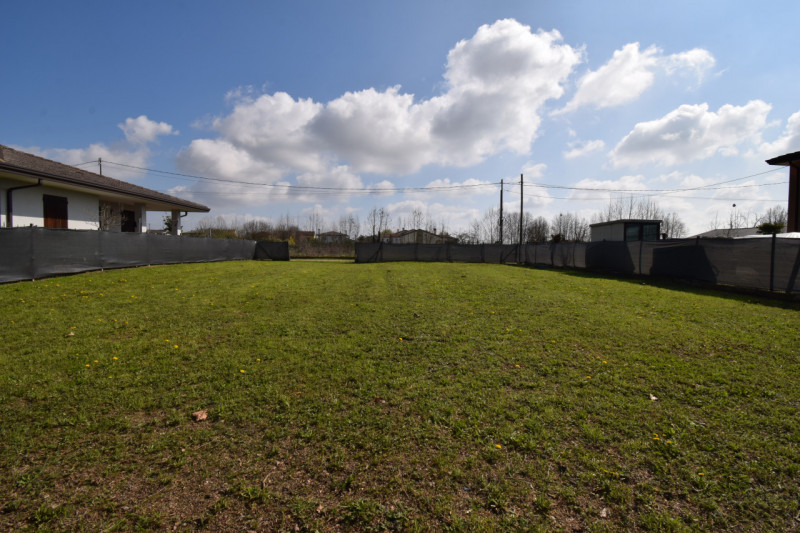 Bojon di CAMPOLONGO MAGGIORE - Proponiamo in vendita TERRENO EDIFICABILE residenziale situato nel...