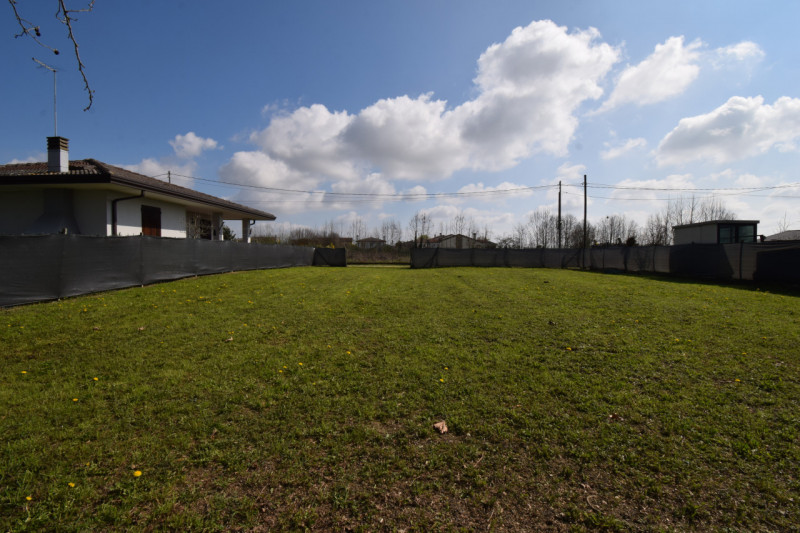 Bojon di CAMPOLONGO MAGGIORE - Proponiamo in vendita TERRENO EDIFICABILE residenziale situato nel...