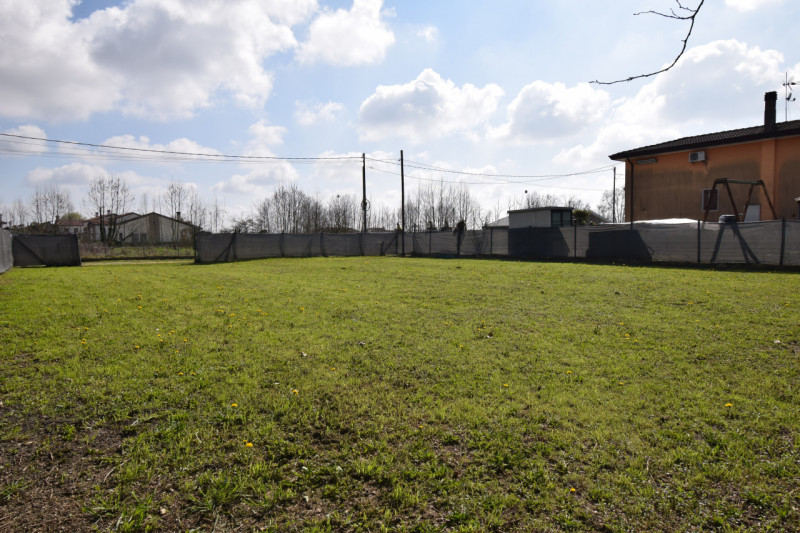 Bojon di CAMPOLONGO MAGGIORE - Proponiamo in vendita TERRENO EDIFICABILE residenziale situato nel...