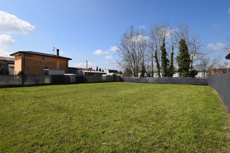 Bojon di CAMPOLONGO MAGGIORE - Proponiamo in vendita TERRENO EDIFICABILE residenziale situato nel...