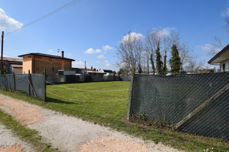 Bojon di CAMPOLONGO MAGGIORE - Proponiamo in vendita TERRENO EDIFICABILE residenziale situato nel...