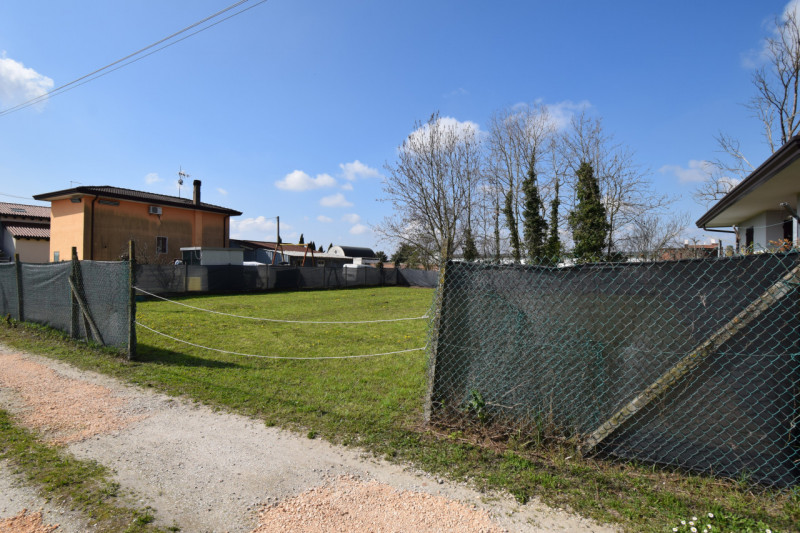 Bojon di CAMPOLONGO MAGGIORE - Proponiamo in vendita TERRENO EDIFICABILE residenziale situato nel...