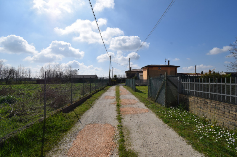 Bojon di CAMPOLONGO MAGGIORE - Proponiamo in vendita TERRENO EDIFICABILE residenziale situato nel...