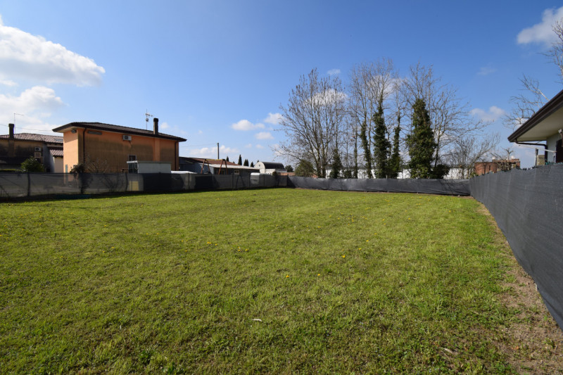 Bojon di CAMPOLONGO MAGGIORE - Proponiamo in vendita TERRENO EDIFICABILE residenziale situato nel...