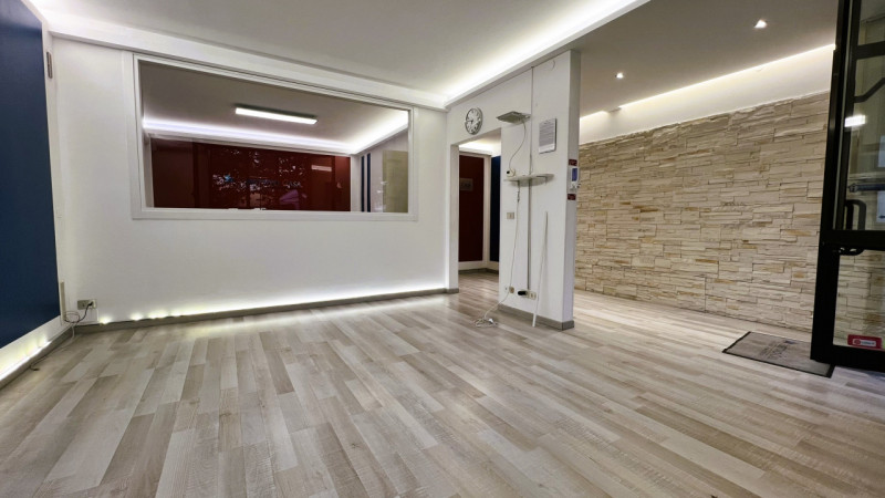 Albignasego - AAF800 - In zona Ferri, lungo la via Roma, con fronte parcheggio pubblico, proponia...