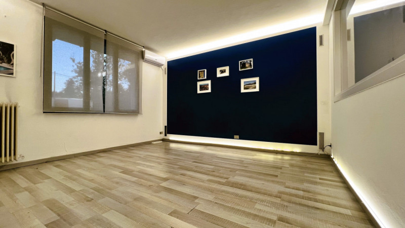 Albignasego - AAF800 - In zona Ferri, lungo la via Roma, con fronte parcheggio pubblico, proponia...