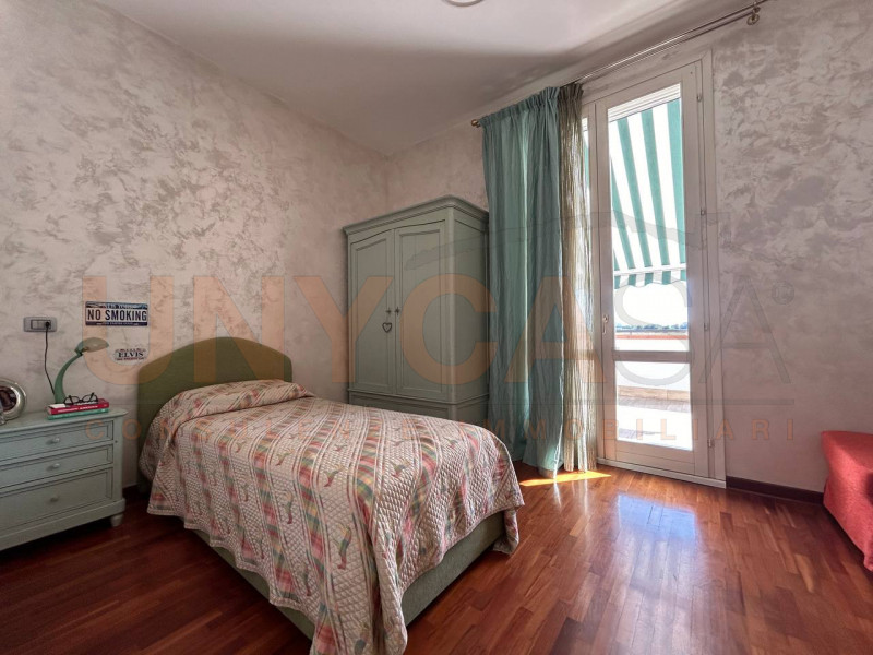 PADOVA - Montà: eleganza e funzionalità si incontrano in questa raffinata porzione di bifamiliare...