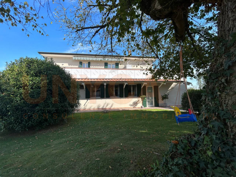 PADOVA - Montà: eleganza e funzionalità si incontrano in questa raffinata porzione di bifamiliare...