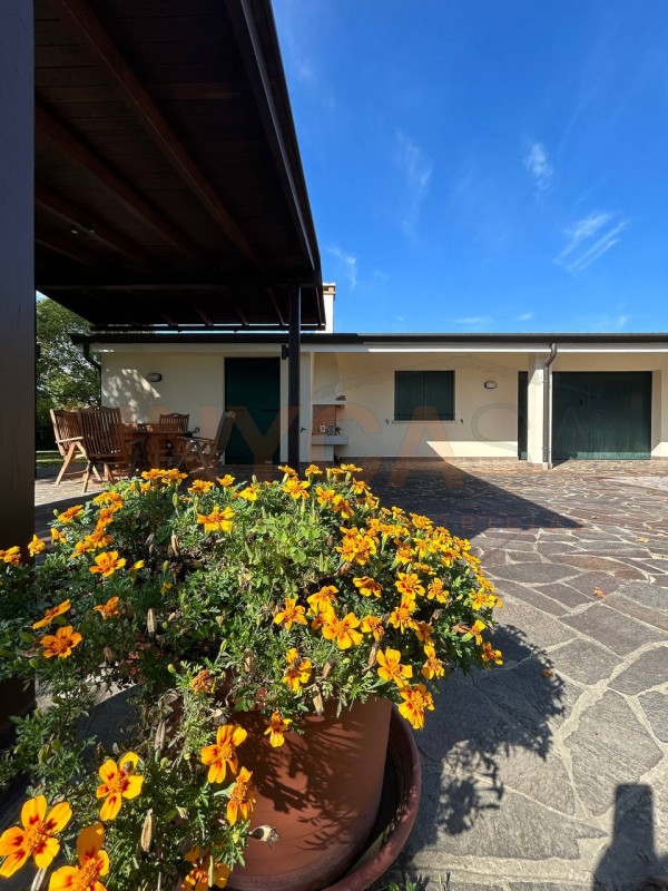 PADOVA - Montà: eleganza e funzionalità si incontrano in questa raffinata porzione di bifamiliare...