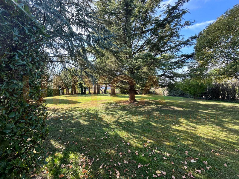 PADOVA - Montà: eleganza e funzionalità si incontrano in questa raffinata porzione di bifamiliare...