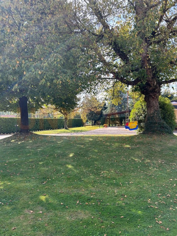 PADOVA - Montà: eleganza e funzionalità si incontrano in questa raffinata porzione di bifamiliare...