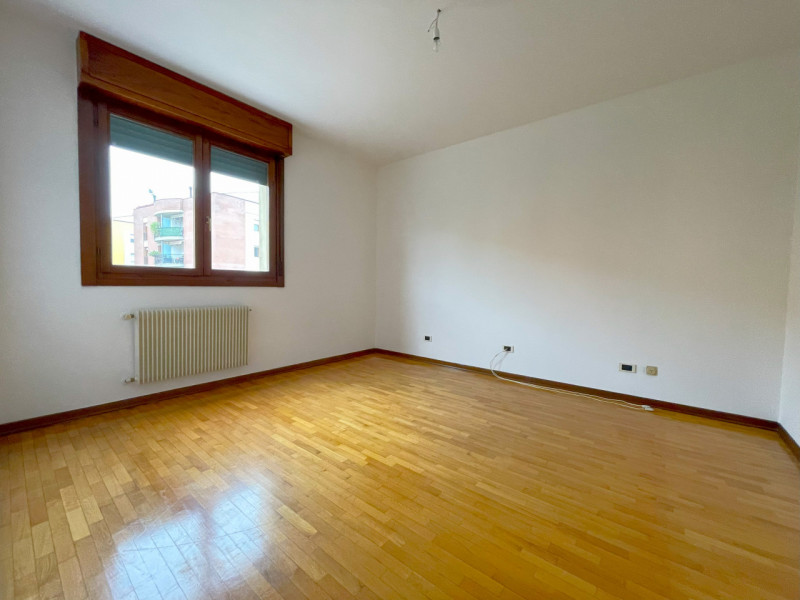 Mestrino Centro: proponiamo in locazione appartamento sito in centro a Mestrino comodo a tutti i ...