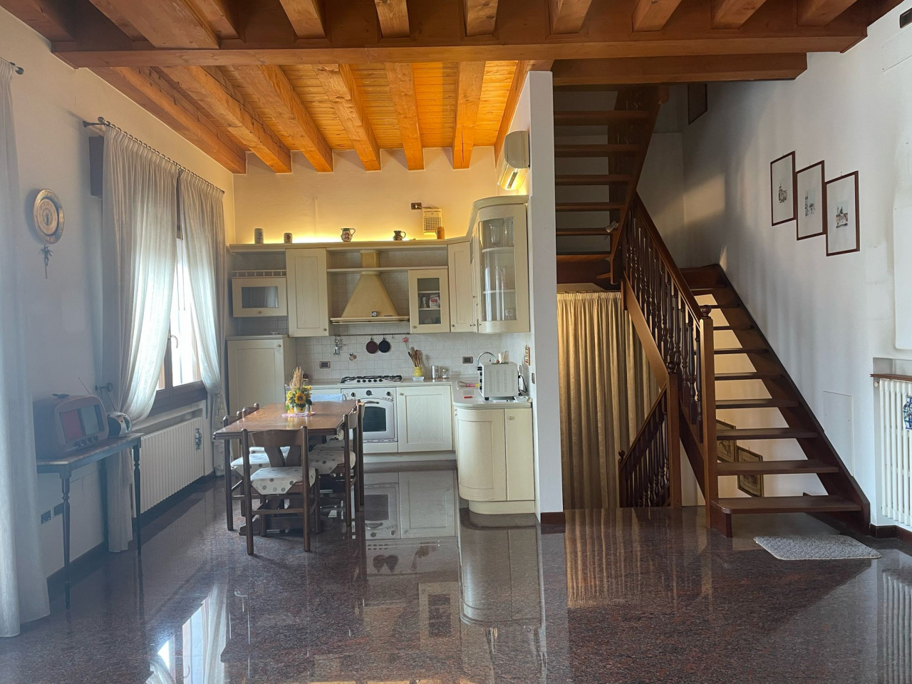 Spazioso Appartamento in Vendita a Montegrotto Terme https://images.gestionaleimmobiliare.it/foto/annunci/231004/3497319/1280x1280/004__immagine_whatsapp_2025-04-24_ore_11_58_41_0c67c9f1.jpg